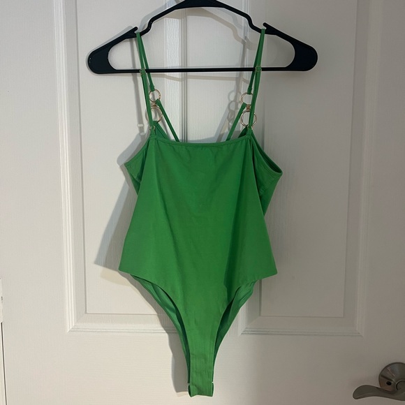 Princess Polly Green w/ Gold Detail Bodysuit - Picture 2 of 2